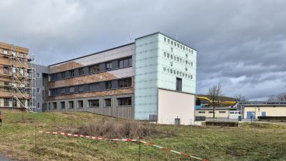 Bild: Hösamer
Im Anschluss an den Neubau des Landratsamts soll der Sitzungssaal entstehen. In diesem Jahr sind dafür Planungskosten von einer Million Euro im Haushaltsentwurf des Landkreises veranschlagt.