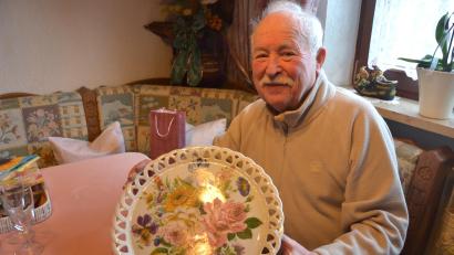 Bild: jr
85. Geburtstag feierte am Freitag Karl Bauer in Münchsgrün. Er war früher Porzellanmaler in Mitterteich und Tirschenreuth.