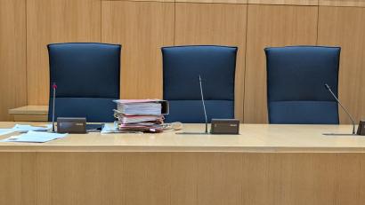 Bild: Wolfgang Würth
An diesem Platz im Schwurgerichtssaal des Weidener Landgerichts spricht Vorsitzender Richter Peter Werner am Donnerstag das Urteil im Prozess um einen 15-jährigen mutmaßlichen Mörder.