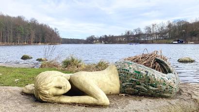Bild: Evi Wagner
Am Ufer des Hammersees ist die schlafende Meerjungfrau zu finden.