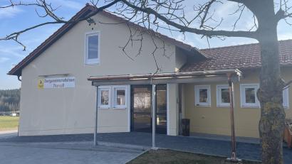 Bild: Gerhard Krones
Das komplett renovierte Dorfgemeinschaftshaus ist zentraler Ort für Feiern und Begegnungen in Thansüß.