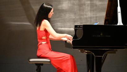 Bild: kki
Pianistin Mona Asuka verzauberte zum zweiten Mal ihr Publikum in der Weidener Max-Reger-Halle.
