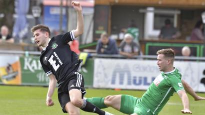 Archivbild: Hubert Ziegler
Marcel Kaiser (links) traf doppelt für die DJK Ammerthal im Testspiel gegen den ASV Burglengenfeld.