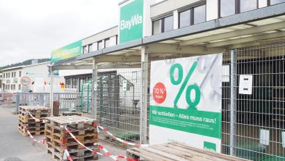 Archivbild: bl
Die Baywa-Verkaufsstelle in Nabburg hat 2020, als lange vor der aktuellen Misere dicht gemacht, ebenso ein Standort in Nittenau. Andere wie Neunburg, Wernberg-Köblitz oder Schwarzenfeld wurden modernisiert oder komplett neu aufgebaut. Die Landwirte stimmt das optimistisch, dass der Landkreis Schwandorf von Einschnitten verschont wird.