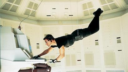 Bild: TM &amp; COPYRIGHT © (2021) BY PARAMOUNT PICTURES. ALL RIGHTS RESERVED.
Diese Szene von Ethan Hunt im CIA-Gebäude gehört wohl zu den bekanntesten aus dem ersten Teil der "Mission: Impossible"-Reihe.