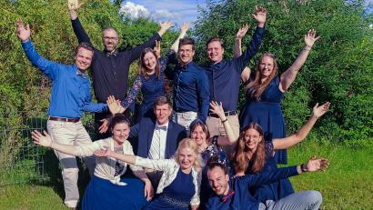Bild: Manuela Falk
Geistliche Chormusik klassisch und modern, aber immer auf hohem Niveau bietet der Chor "Voices" mit seinen jungen Leuten, die alle in den Gesangsklassen der studierten Sopranistin und gebürtigen Weidenerin Manuela Falk (ganz vorne links) ausgebildet wurden.