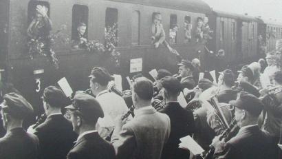 Repro: gz
Die Geschichte der Eslarner Heimatfeste ist lang: Ab 1908 reisten die Heimatvereine mit dem "Islouer Bocklzug" nach Eslarn an und wurden am ehemaligen Bahnhof musikalisch empfangen.