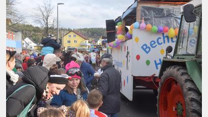 Bild: fz
So viele kleine und große Faschingsnarren wie noch nie waren 2024 beim Faschingszug von Trebsau nach Bechtsrieth. Die Veranstalter hoffen heuer auf einen ähnlich großen Andrang.