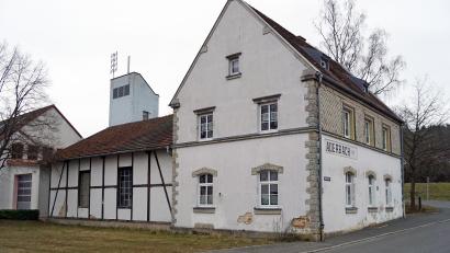 Bild: jma
Der Lokschuppen und das Bahnwärterhaus stammen aus dem Jahr 1903. Die Frage ist, was jetzt damit passiert.