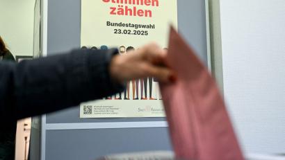 Symbolbild: Arne Dedert/dpa
Die elf Bundestagskandidaten aus dem Wahlkreis Amberg-Neumarkt stehen in fünf Artikeln zu je einem Fragenbereich Rede und Antwort.