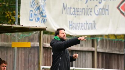 Archivbild: Thomas Schrems
Frantisek Nedbaly, Trainer des SV Mitterteich, muss improvisieren.