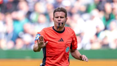 Archivbild: David Inderlied/dpa
Bundesliga-Schiedsrichter Felix Brych ist beim Bayerischen Fußball-Verband als stellvertretender Hauptabteilungsleiter Sport für die Nachwuchsleistungszentren zuständig.