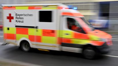 Bild: Peter Kneffel/dpa
Der 15-Jährige kam ins Krankenhaus und wurde reanimiert. (Symbolbild)