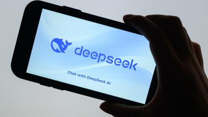 Bild: Patrick Pleul/dpa
Südkorea hat die chinesische KI-App DeepSeek vorübergehend verboten. (Archivbild)