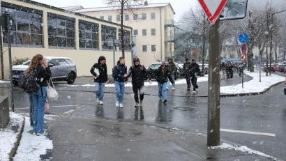 Bild: Hirsch
Richtig viel los ist an der Kreuzung Kant-/Kreuzberg-/Goethestraße, wenn am Gymnasium Unterrichtsschluss ist.