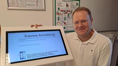 Bild: Brigitte Gschwendtner/fph
Um in seiner neuen Praxis papierlos arbeiten zu können, musste Konstantin Pankov ordentlich investieren. Doch bisher gab es dafür keine Förderung vom Staat.