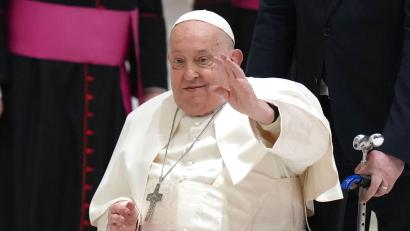 Bild: Alessandra Tarantino/AP/dpa
Seit Freitag wird Papst Franziskus in einer Klinik behandelt. (Archivbild)