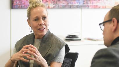 Bild: Gabi Schönberger
"Raus aus der Komfortzone": Witt-Einkaufschefin Marloes van Kooten wünscht sich mehr Mut von Frauen in der Arbeitswelt. Bei Witt will sie nun helfen, Frauen zu fördern.