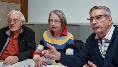 Bild: Stephan Huber
Klare Ansichten, klare Linien: Beim Gespräch mit Franz Beyerlein, Erika Hartmann und Jürgen Delle (von links) über die Bundestagswahl am 23. Februar wird schnell deutlich, dass sich die Senioren in Sulzbach-Rosenberg und im Landkreis noch lange nicht zum alten Eisen zählen, sondern aktiv mitgestalten wollen.