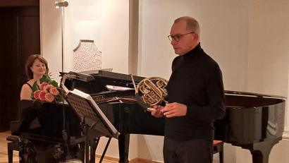 Bild: Waldsassener Kammermusikkreis/Johannes Röttges/exb
"Lachmusik" boten Irina Loskova und Klaus Wallendorf beim zweiten Konzert des Waldsassener Kammermusikkreises.