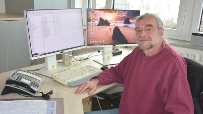 Bild: jr
Peter Förster an seinem Arbeitsplatz im Obergeschoss des Verwaltungsgebäudes in der Deponie Steinmühle. Am Freitag, 21. Februar, ist dort sein letzter Arbeitstag.