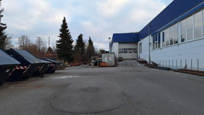 Bild: Alexandra Hautmann 
Immer wieder erweitert wurde das Firmengelände mit seinen Hallen an der Dr.-Zimmer-Straße in Waldershof. Jetzt ist der Waldershofer Maschinenbaubetrieb ist in wirtschaftlicher Schieflage geraten. Viele Mitarbeiter bangen um ihren Arbeitsplatz.