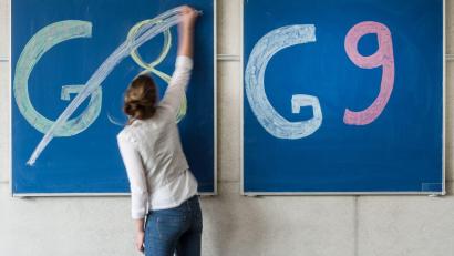 Symbolbild: Armin Weigel/dpa
Durch die Einführung des G9 fallen dieses Jahr die meisten Abiturprüfungen an bayerischen Gymnasien aus. Firmen und Hochschulen erwarten jedoch keinen großen Nachteil.