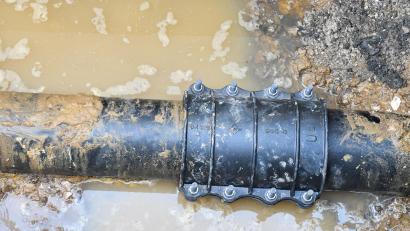 Archivbild: Petra Hartl
Wasserrohrbrüche – hier ein Symbolbild – und die Reparatur eines Hausanschlussschiebers waren die Ursache dafür, dass der im Haushalt 2024 eingeplante Betrag zum Unterhalt der Wasserleitungen deutlich überschritten wurde.
