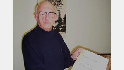Archivbild: lg
An den Ergebnissen seiner Archivarbeit ließ Fritz Schießl auch die Öffentlichkeit teilhaben, wie beispielsweise Schulklassen, denen er Dokumente des Stadtarchivs zugänglich machte.
