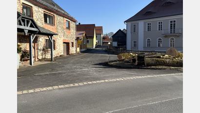 Bild: exa
Die zu bauende Straße von der Ortsmitte zum Anwesen Sägewerk Bauer Riglasreuth.