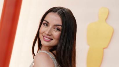 Bild: Jordan Strauss/Invision/AP/dpa
Schauspielerin Ana de Armas soll auf der Oscar-Bühne glänzen. (Archivbild)