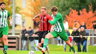 Archivbild: Thomas Schrems
Simon Schönberg (rechts, Szene aus einem früheren Spiel) und der SV Mitterteich müssen in der 2. Runde der Qualifikation zum Toto-Pokal gegen den SC Feucht ran.