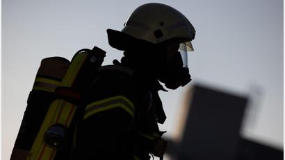 Symbolbild: Rolf Vennenbernd/dpa
Ausgaben für die Ausrüstung und laufende Kosten summieren sich im Jahresbudget der Feuerwehren, das der Gemeinderat Neukirchen genehmigt hat.