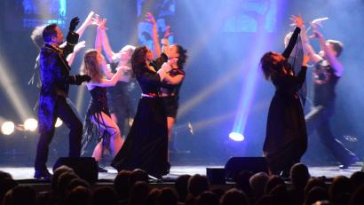 Bild: Kunz
Das Ensemble zeigte eine unglaubliche Vielfallt. Auch das Musical "Tanz der Vampire" war zu sehen.