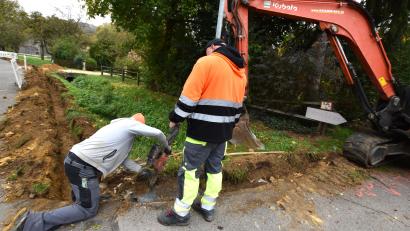 Archivbild: no
In Götzendorf hat im Herbst 2024 der Glasfaserausbau in der Gemeinde Illschwang begonnen. Für die Fortsetzung gibt es eine neue Förderperspektive.