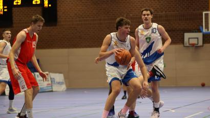 Archivbild: Dieter Jäschke
Rene Deinlein (am Ball) von den Weiden SEC Baskets. Am Samstag geht es für die Weidener Bayernliga-Basketballer gegen die TG Veitshöchheim II.
