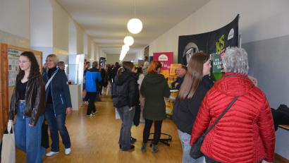 Bild: jr
Ganz schön viel los war am Samstagvormittag bei der Ausbildungsmesse in der Mädchenrealschule Waldsassen.