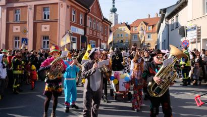 Bild: do
Den Gaudiwurm führten die Pressather Musikanten an