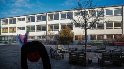 Bild: Wolfgang Steinbacher
Der Zustand der Schule in Hirschau ist nach dem Absturz eines Fensters Thema im Stadtrat. Dieser Teil des Gebäudes steht leer.