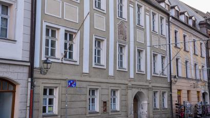Bild: Stephan Huber
Der ehemalige Pfarrhof von St. Martin in der Amberger Rathausstraße soll zur neuen Tourist-Info werden. Außerdem könnten hier auf einer Fläche von 676 Quadratmetern Mietwohnungen geschaffen werden.