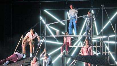 Archivbild: stg
Wohin führt der Weg für das Landestheater Oberpfalz nach der Insolvenz der GmbH im vergangenen Jahr? Hier die Aufführung von Friedrich Schillers "Die Räuber" in der Max-Reger-Halle 2019.
