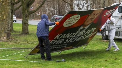 Symbolbild: Christoph Reichwein/dpa
Politischer Umbruch: Nach den Wahlen sendet die ostbayerische Wirtschaft direkte Signale nach Berlin - gefordert werden schnelle Reformen und eine stabile Koalitionsfindung.