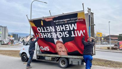 Bild: Gabi Schönberger
In Weiden werden Plakate zur Bundestagswahl wieder abgebaut.