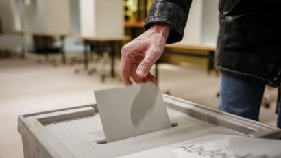 Symbolbild: Kay Nietfeld/dpa
Im Landkreis Schwandorf wird bei der Wahl am 23.Februar die AfD zweitstärkste Kraft. Die SPD ist dagegen völlig chancenlos.