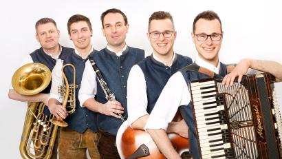 Bild: Studio1Fotografie/exb
Die fünf Musiker von Power Hoch 5 (von links): Christian Koch, Moritz Ponader, Stefan Neger, Stefan Schmidt und Simon Schmidt.