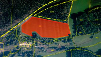Bild: do
Auf einer derzeit als Acker genutzten Fläche soll ein weiterer drei Hektar großer "Solarpark Thurndorf" entstehen. Das PV-Projekt liegt in der Nähe der Oberaichamühle entlang der Kreisstraße NEW 43.
