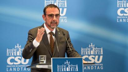 Bild: Daniel Vogl/dpa
„Die Freien Wähler haben dem bürgerlichen Lager und der Stimme Bayerns geschadet“, beklagt CSU-Landtagsfraktionschef Klaus Holetschek. (Archivbild)