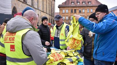 Archivbild: Stephan Huber
Am Mittwoch, 26. Februar, streikt Verdi am Amberger Marktplatz. Auch die Beschäftigten des Klinikums und die Belegschaft bei Pia-Automation legen die Arbeit nieder.