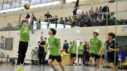 Bild: Hubert Ziegler
Konzentrierter Spielaufbau bei Johannes Zahner, Jan Wittmann, Kay Barth und Florian Schreiber (von links) vom VC/DJK Amberg.Die Jungs wurden Nordbayerischer Meister.