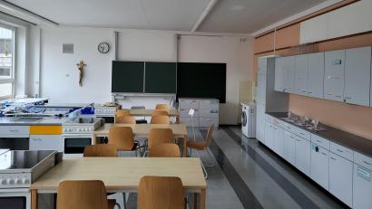 Bild: Schulverband Neukirchen-Etzelwang
Die alte Schulküche muss für die offene Ganztagsbetreuung in Neukirchen zur Mensa umgebaut werden.